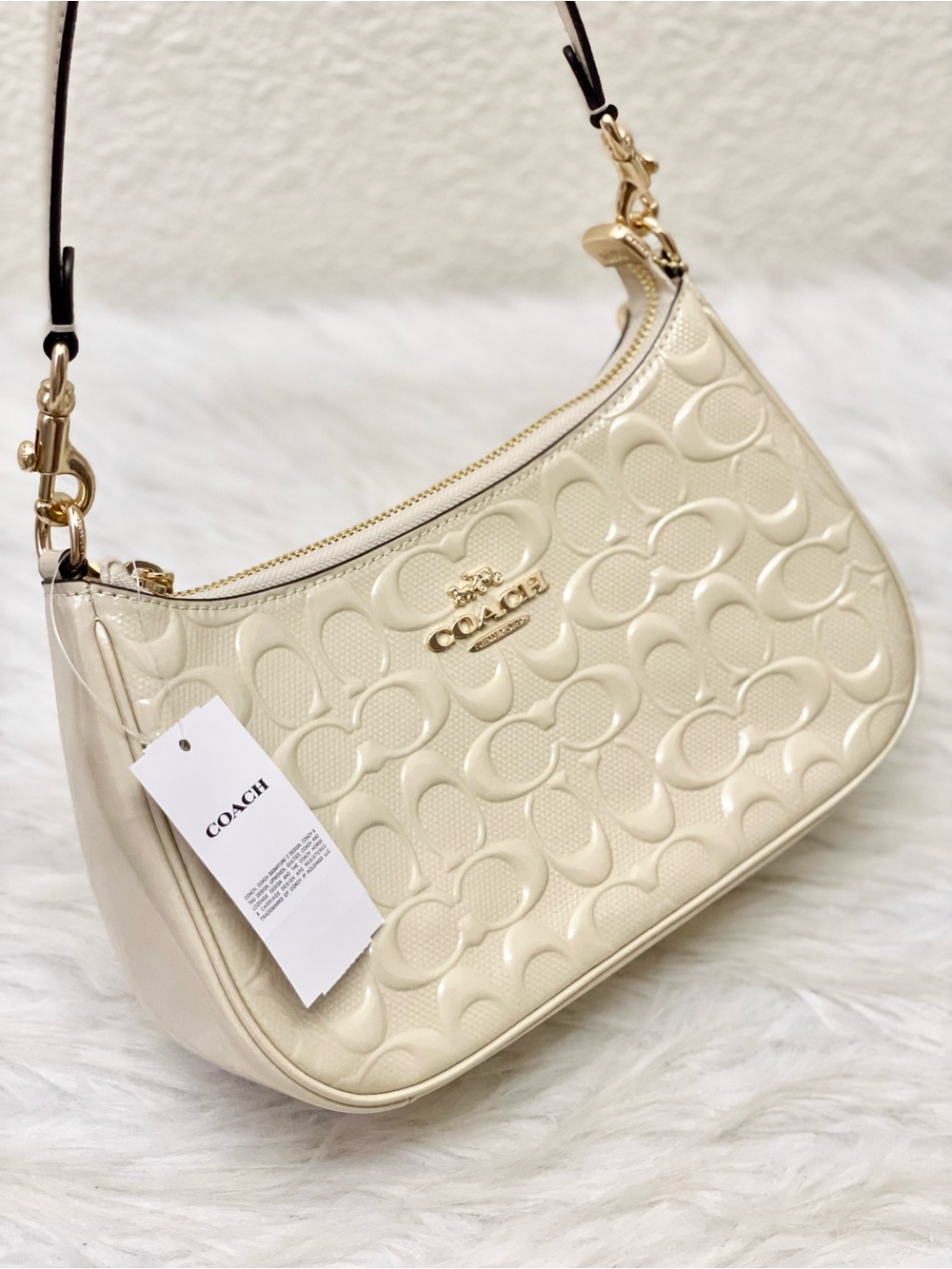 NWT Coach Teri Shoulder Bag In Signature Leather With Heart Charm in Chalk CDA98 - Picture 4 of 12